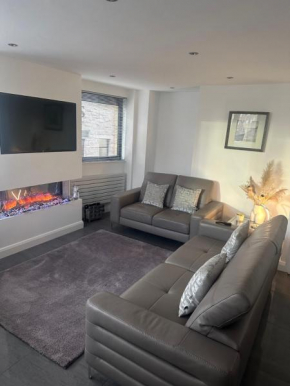 LUXURY Apartment Belfast City Centre overlooking Custom House Sqaure